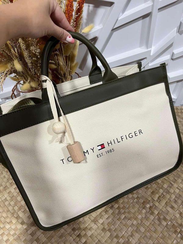 TOMMY HILFIGER Beige Sling Bag TH CHAIN MOON CROSSOVER Feather White -  Price in India | Flipkart.com