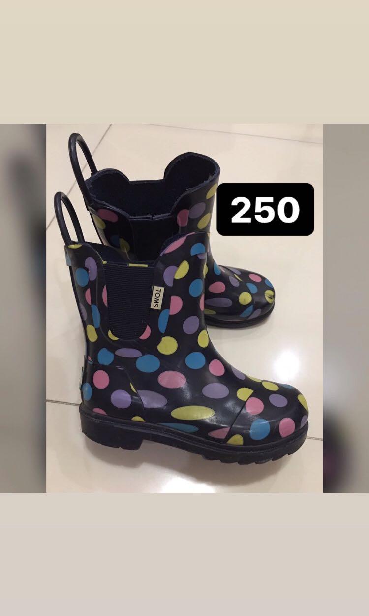Toms rainboots store
