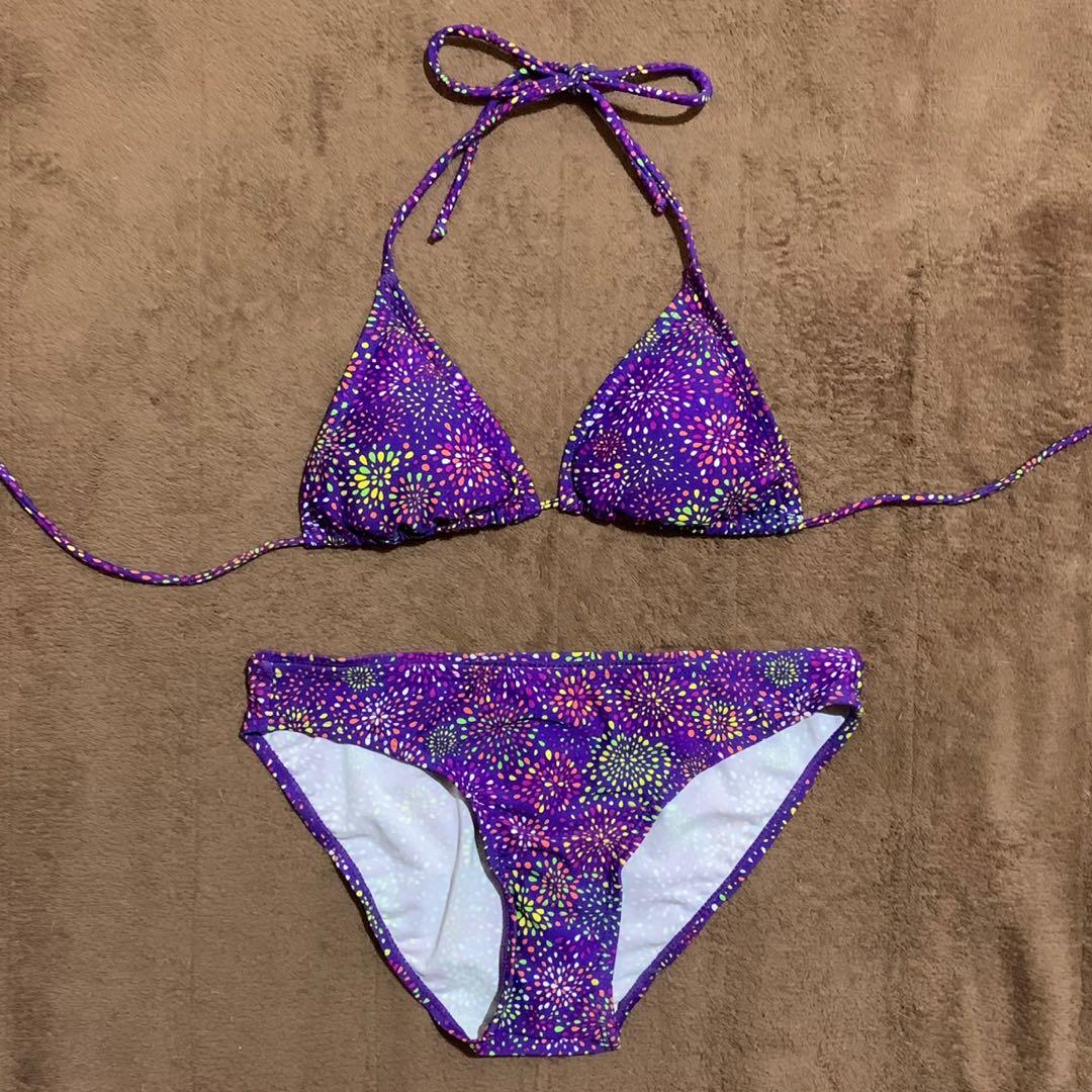 Trendy two piece bikini set with pads, Women's Fashion, Swimwear, Bikinis & Swimsuits on Carousell Trendy two piece bikini set with pads, Women's Fashion, Swimwear, Bikinis & Swimsuits on Carousell