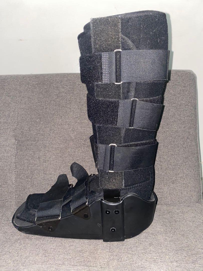 Walking boot cast and crutches, Health & Nutrition, Assistive ...