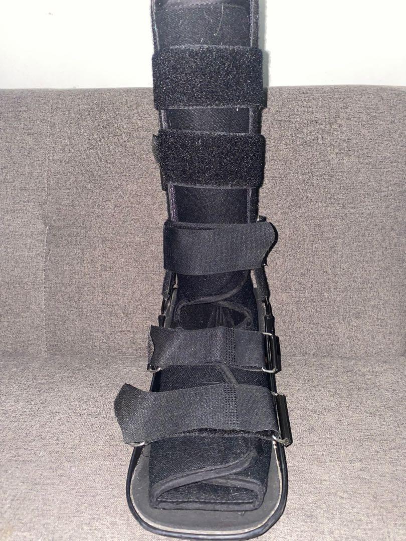 Walking boot cast and crutches, Health & Nutrition, Assistive