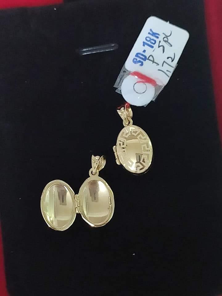 18K Saudi Gold locket pendant (Category: Necklaces) located in Manila. Submitted by bhelgoldseller2ndaccount (Listing ID 1171439919, Image 1). Description: New!!✨New!!✨New!! Authentic 18k Saudi Golds pendant 💫💫💫 💯pawnable/naisasanla 💯with high appraisal rate 💯good investment 💯Direct supplier price 😘 👉OPEN for resellers 👌👌 🌺please take time to evaluate their actual sizes and grams 👉👉Best panggift for all occasions ✅ Sold per grams no
