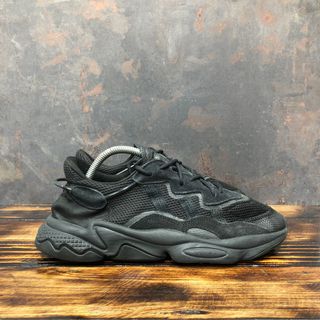 (Category: ) located in . Submitted by rowang_bundle.sneakers (Listing ID 1171623594, Image 1). Description: .