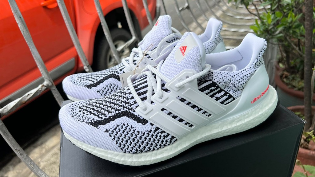 Adidas ultra clearance boost 2.0 zebra