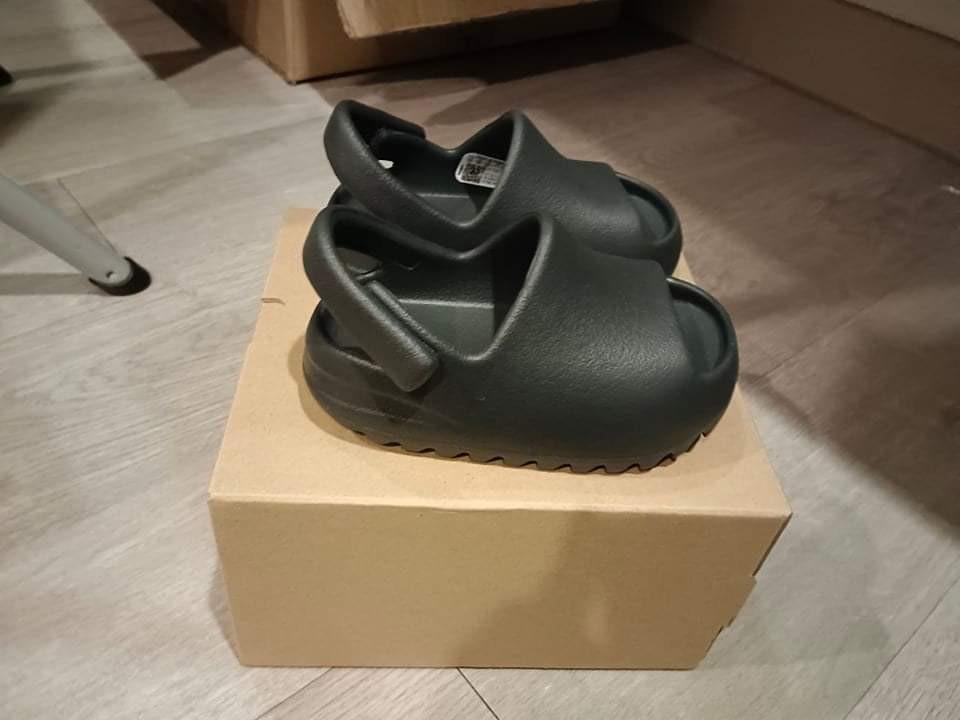 Adidas Yeezy slides onyx infant