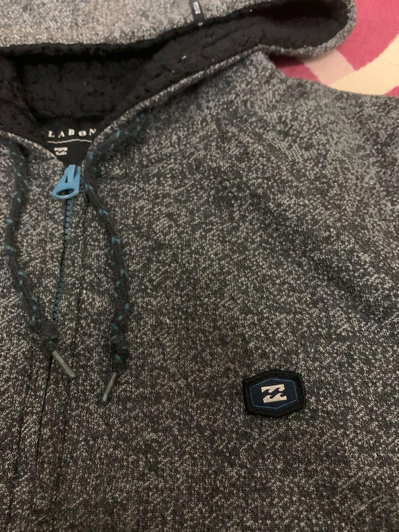 Billabong hoodie (Category: Coats, Jackets and Outerwear) located in Seremban. Submitted by dripz (Listing ID 1171502393, Image 2). Description: Original billabong zipper hoodie size L pit22 labuh28 condition 9/10 srs buyer jgn malu2,chat je terus😙.