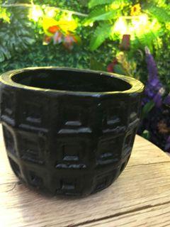 Black Medium Clay Pot