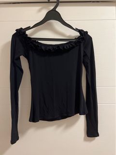 Black Top with Ruffles (can wear off shoulder)64244272143107110