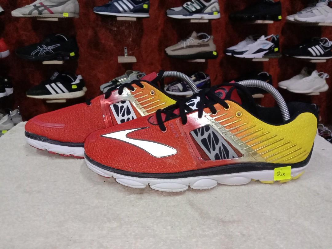 brooks lifestyle shoes