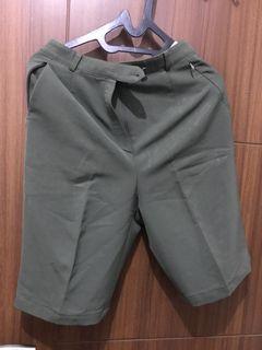 Celana Pendek hijau army