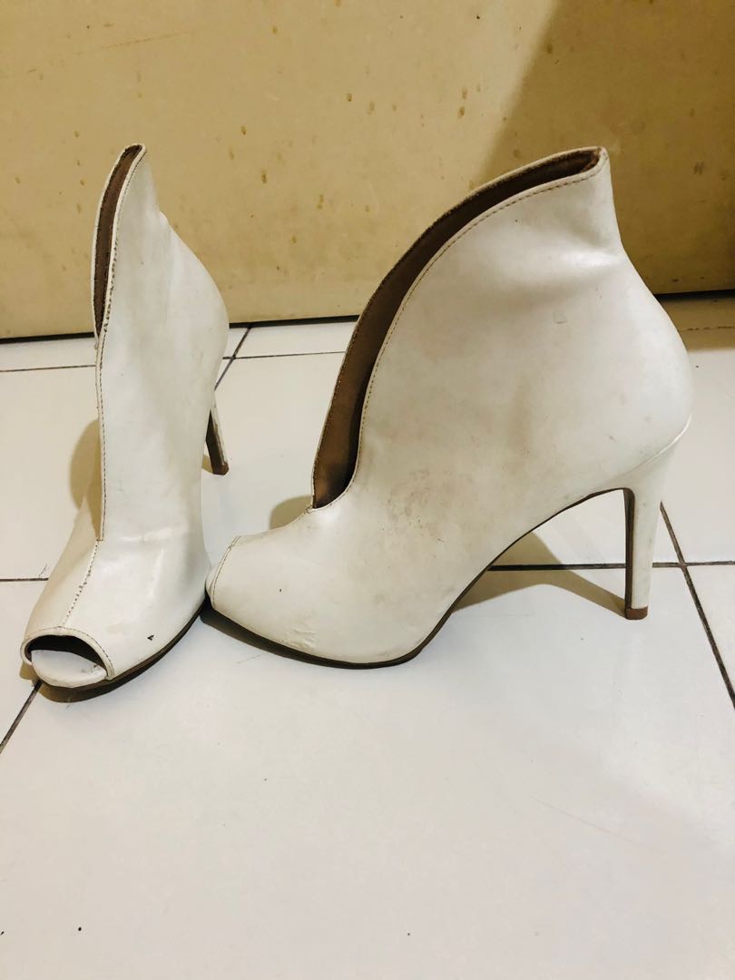 Christian Siriano Boot Heels Fesyen Wanita Sepatu di Carousell