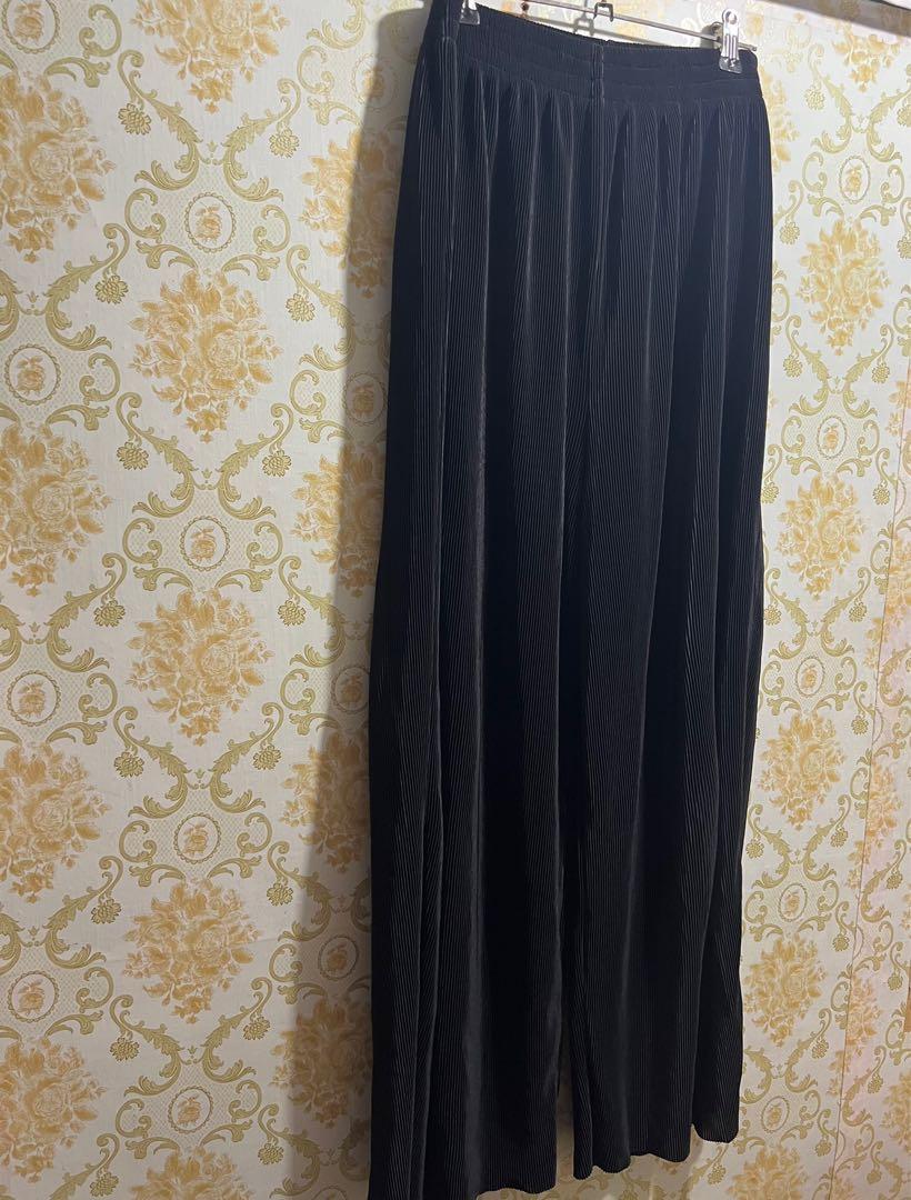 HIGH QUALITY PLEATED PANTS (Category: Other Bottoms) located in Manila. Submitted by offbeyondph (Listing ID 1171449358, Image 2). Description: .
