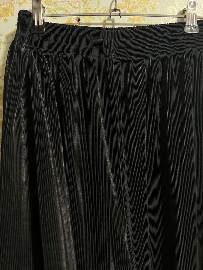 HIGH QUALITY PLEATED PANTS (Category: Other Bottoms) located in Manila. Submitted by offbeyondph (Listing ID 1171449358, Image 1). Description: .