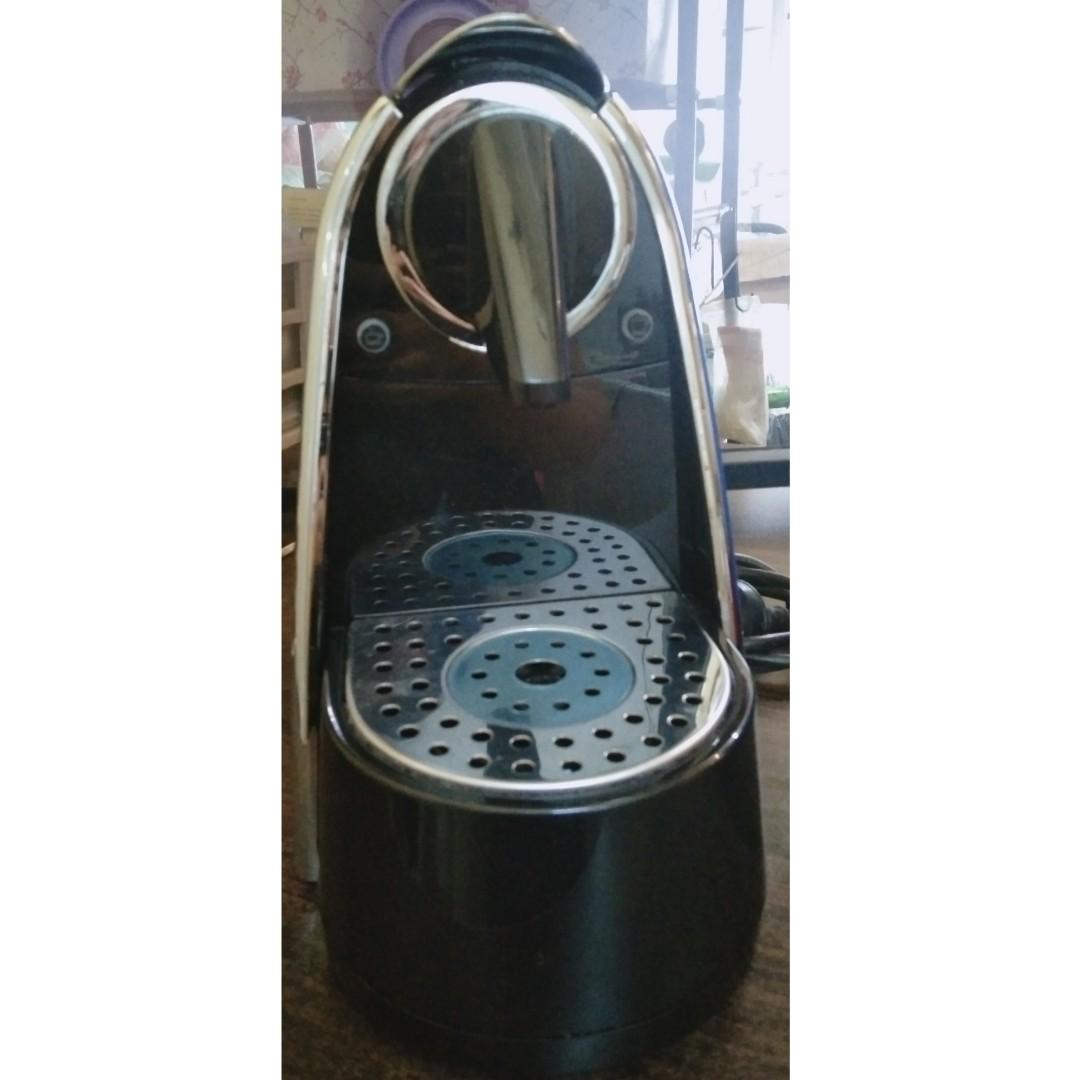 Homemaker Coffee Machine (Category: Coffee Machines & Makers) located in Rizal. Submitted by TheSweetSpotShoppe (Listing ID 1171536216, Image 2). Description: Fast and easy to use. Compact brewing technology. Preset (adjustable) coffee settings..