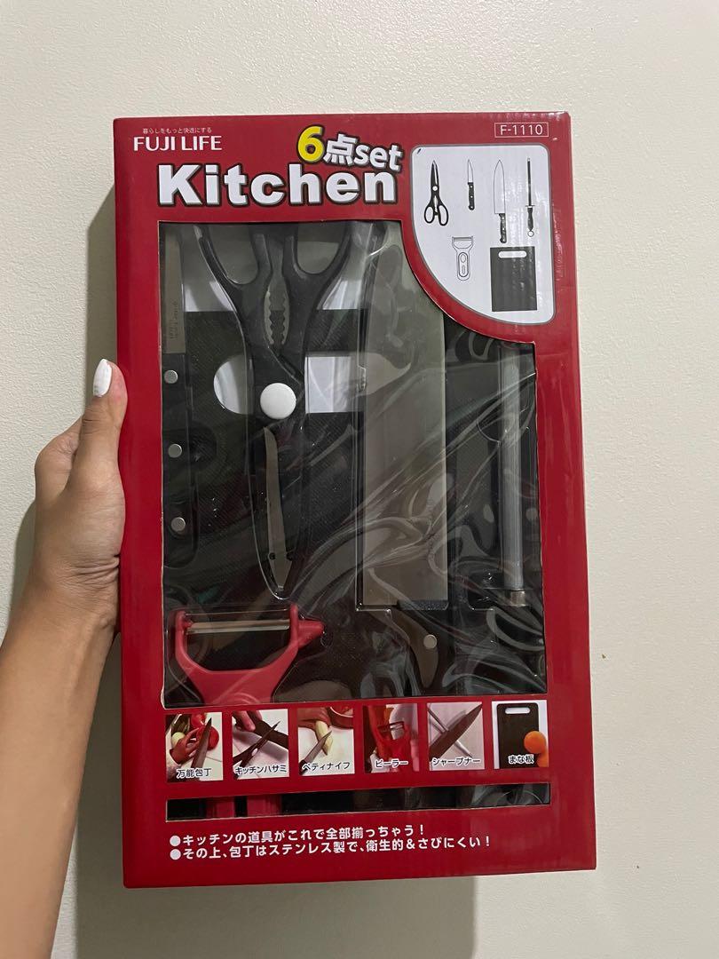 Kitchen Tools Luxury 6-piece Set (Category: Knives & Chopping Boards) located in Manila. Submitted by nihon_finds.ph (Listing ID 1171579908, Image 1). Description: Made in China Set contents: ・ Peeler ・ Kitchen scissors ・ Petty knife ・ Universal kitchen knife ・ Sharpener ・ Cutting board.