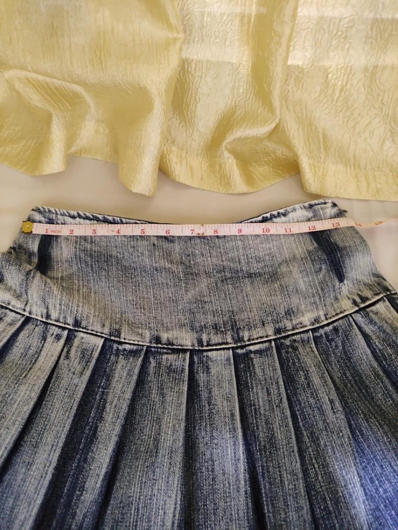 Maong midi pleated skirt (Category: Skirts) located in San Pedro. Submitted by recitea (Listing ID 1171508025, Image 2). Description: I am selling my preloved maong pleated skirt. Used but not abused. Waistline: 27 inches Length: 20 inches RFS: Decluttering.