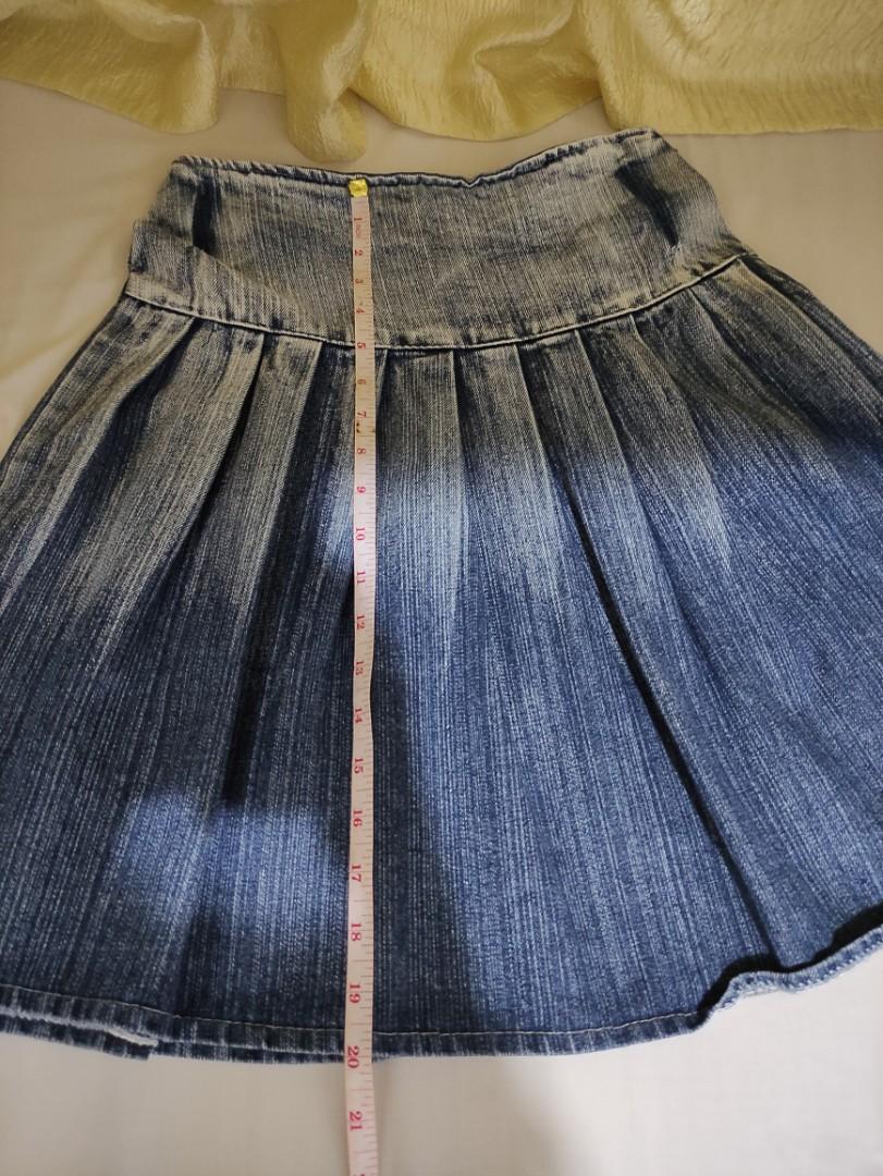 Maong midi pleated skirt (Category: Skirts) located in San Pedro. Submitted by recitea (Listing ID 1171508025, Image 3). Description: I am selling my preloved maong pleated skirt. Used but not abused. Waistline: 27 inches Length: 20 inches RFS: Decluttering.
