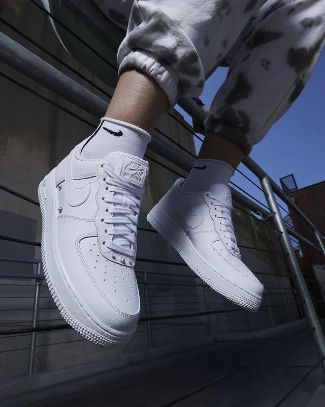 Nike air force deals 1 pearl white