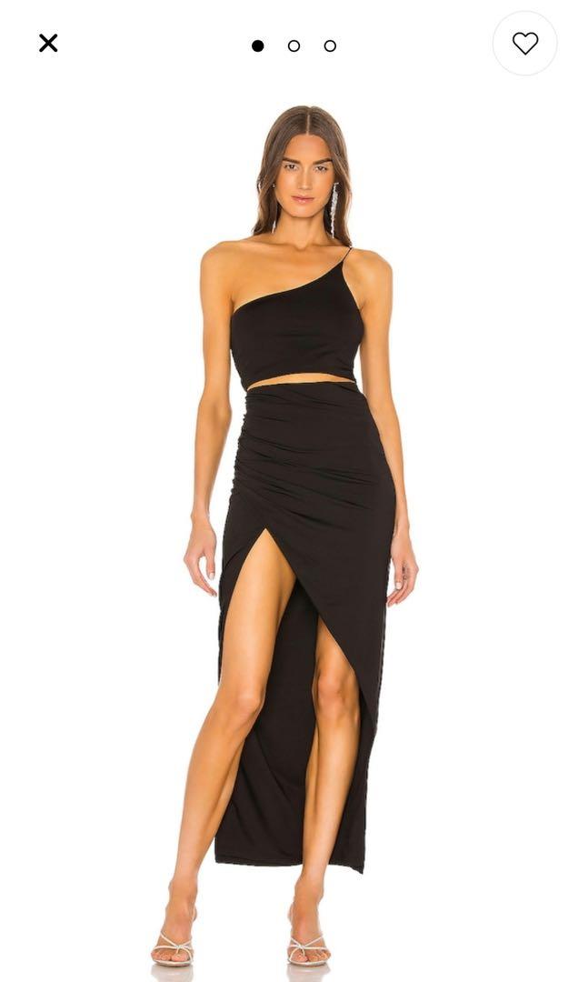 Revovle black coords/ beach set (Category: Sets or Coordinates) located in Makati City. Submitted by aeri88 (Listing ID 1171577813, Image 1). Description: Revolve one shoulder beach set Assymetrial top+skirt with slit Used once .