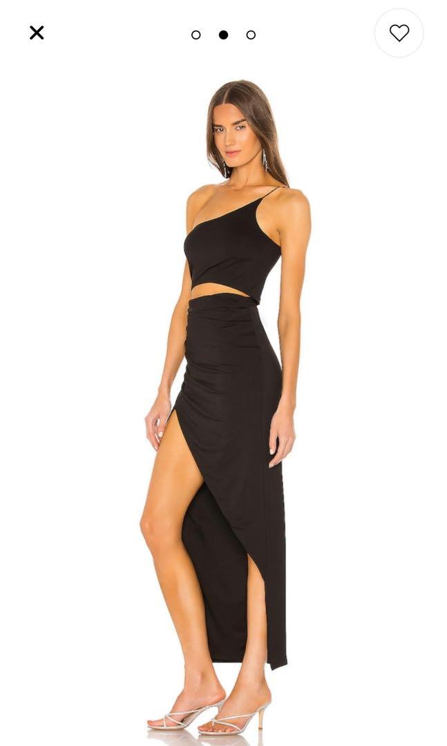 Revovle black coords/ beach set (Category: Sets or Coordinates) located in Makati City. Submitted by aeri88 (Listing ID 1171577813, Image 2). Description: Revolve one shoulder beach set Assymetrial top+skirt with slit Used once .