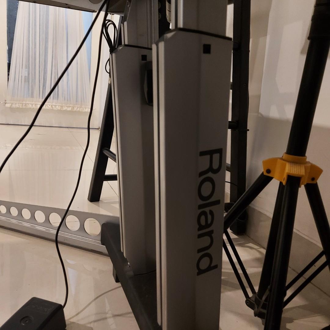 Roland KSJ8 stand, Musik & Media, Alat di Carousell