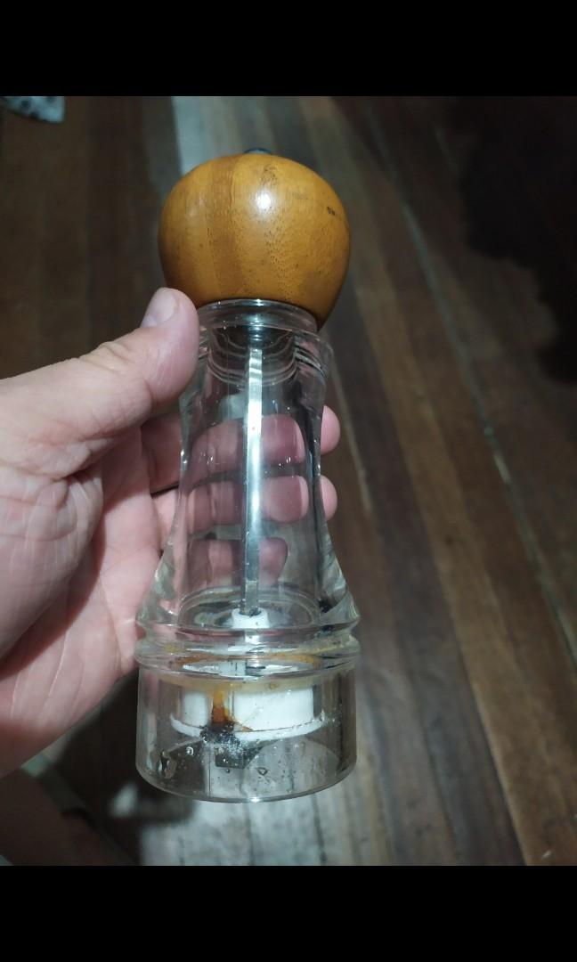 Salt and pepper grinder (Category: Other Kitchenware & Tableware) located in Quezon City. Submitted by toys_r_here (Listing ID 1171477587, Image 2). Description: my kontingdumi For sale As is po Pa check nlng ng condition sa pics What you see is what you get PM ME FOR MORE QUESTIONS First to pay gets the item ship pwed din Qc area near quezon ave. Payment pwede bdo bpi gcash.