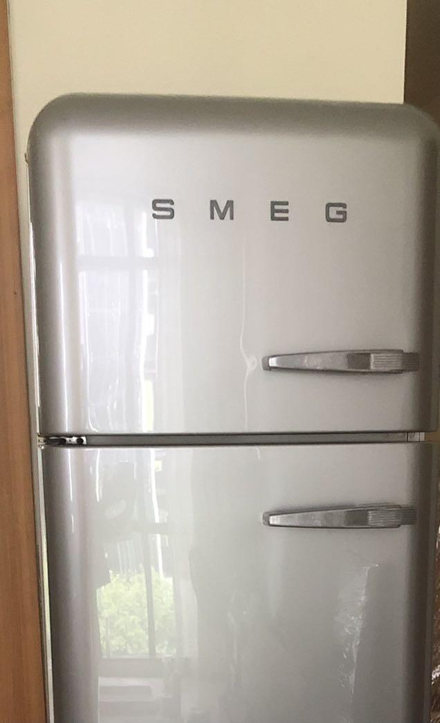 Reconditioned smeg outlet fridge freezer