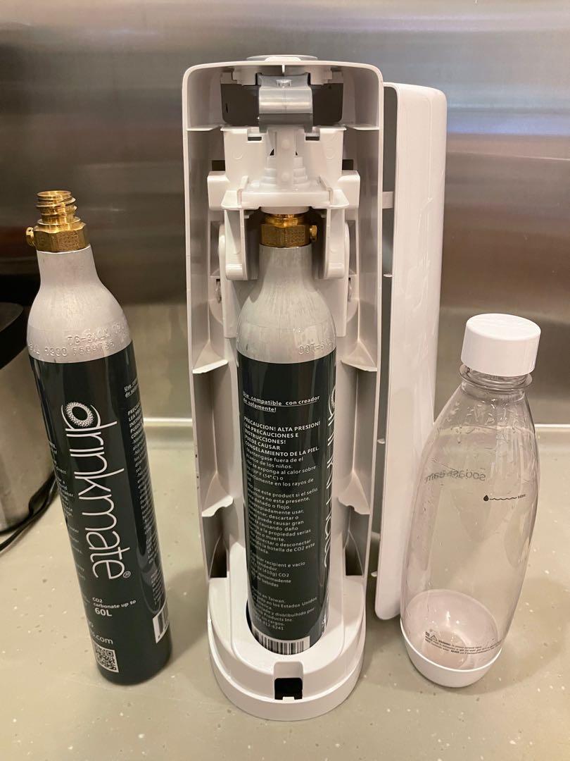 Soda Stream + 2 gas cylinders + 1 bottle, TV & Home Appliances, Kitchen
