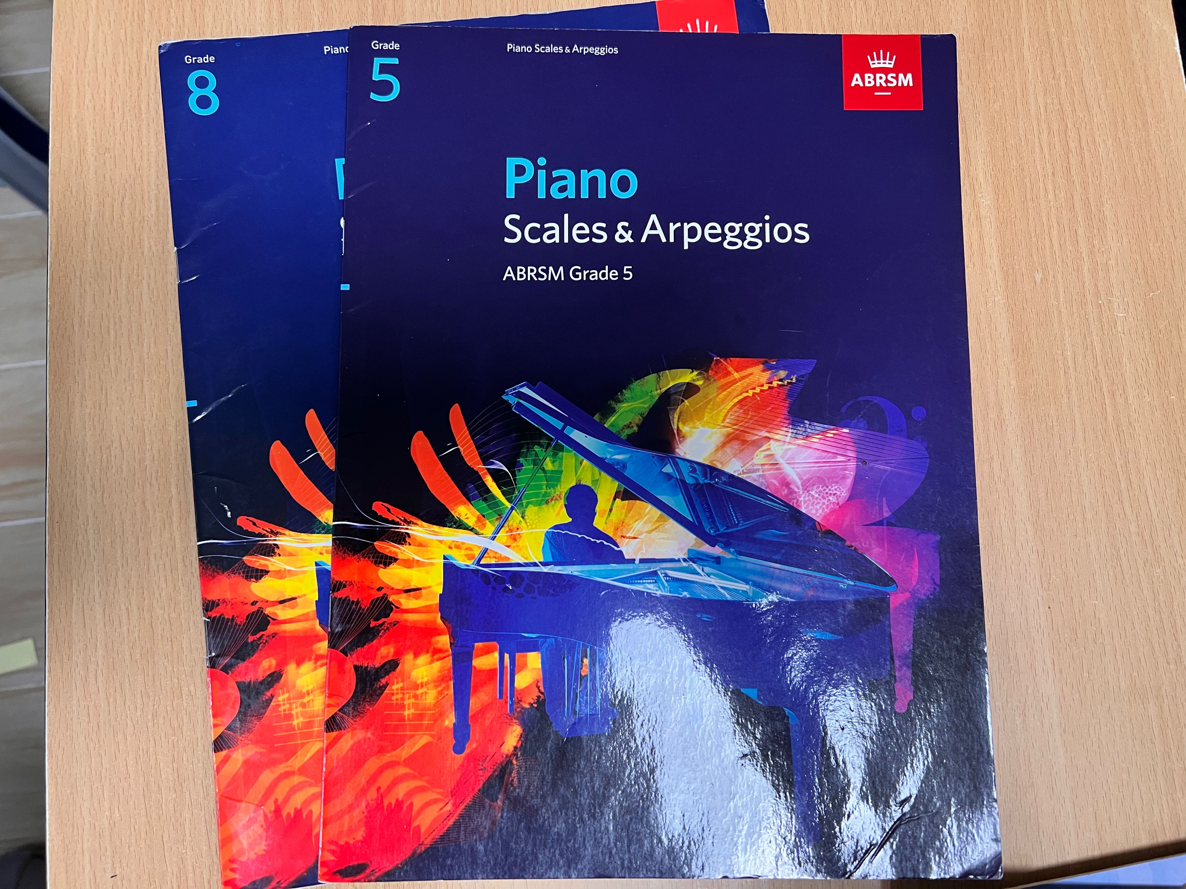 ABRSM Piano Scales & Arpeggios (Grade 5&8), 興趣及遊戲, 音樂樂器 & 配件, 音樂與媒體