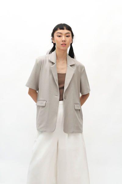 AFA Tatum Checkered Short Sleeve Blazer in Shell, Women's Fashion, Coats,  Jackets and Outerwear on Carousell