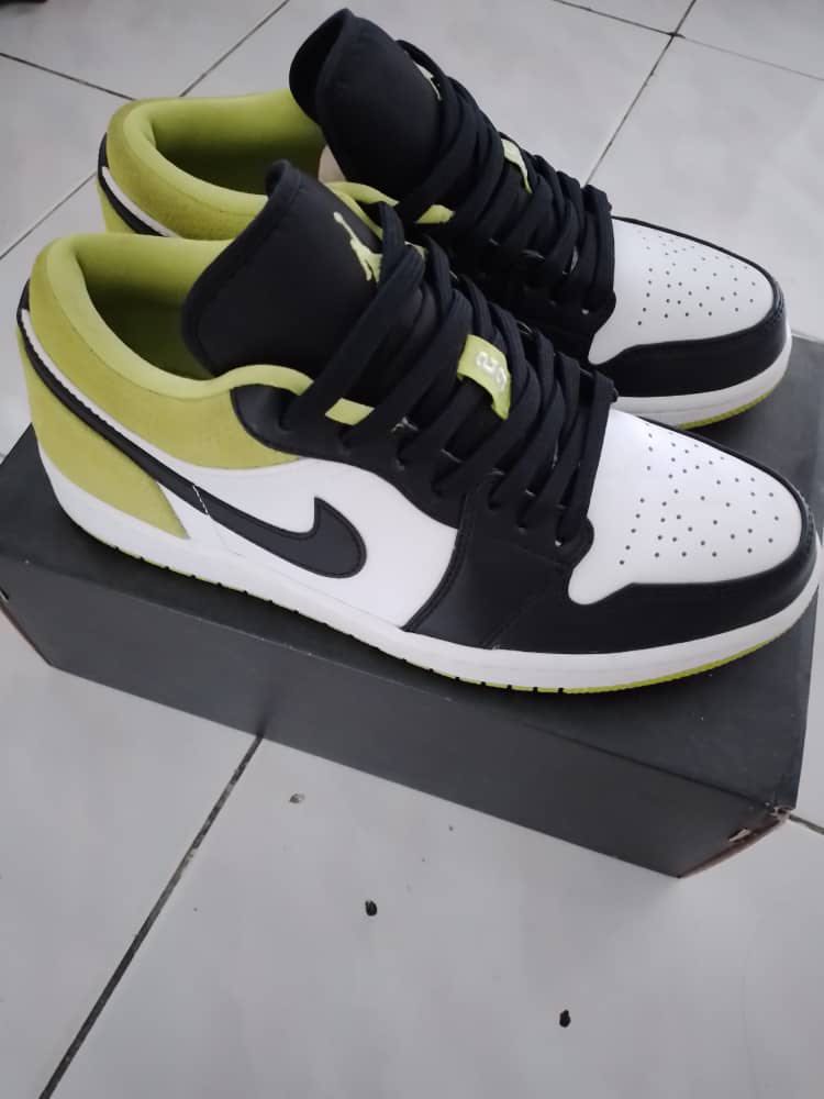 aj 1 low cyber green
