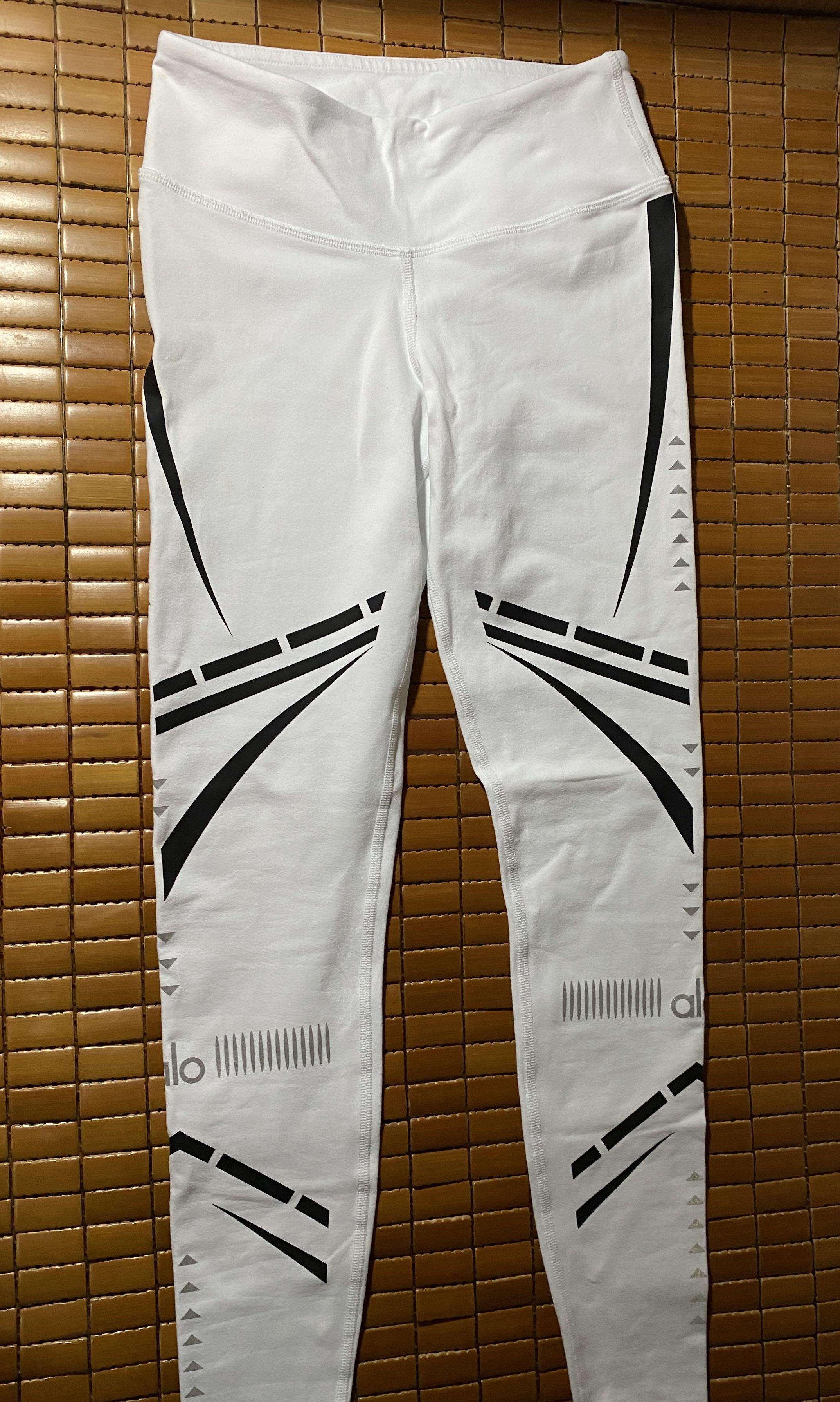 Alo Yoga Airbrush Legging, 女裝, 運動服裝- Carousell