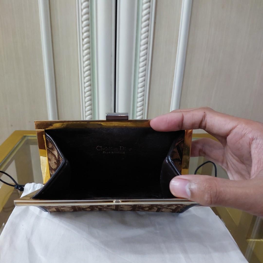 Authentic Christian Dior wallet in Canvas oblique (Category: Luxury Bags & Wallets) located in Binangonan. Submitted by makoleksyon (Listing ID 1175951062, Image 2). Description: excellent condition no flaws walang kagkit sa loob rare Vintage piece from 70's bought in Japan 💯% Authentic. Money back guarantee..