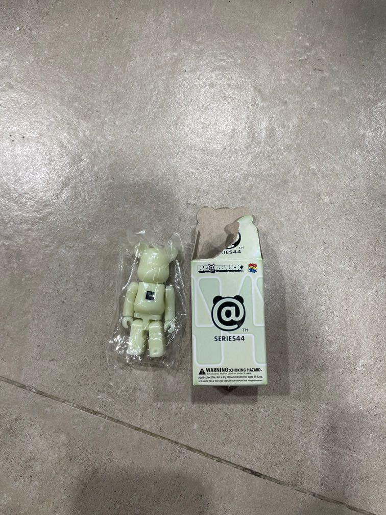 Bearbrick S44 basic E （分類：設計師玩具及盲盒）位於 Hong Kong。 由 colly0629 提交（商品編號 1175952450，圖片 1）。簡介： 。