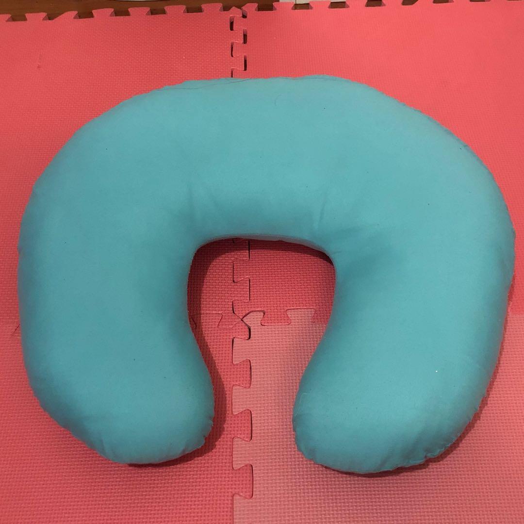 Bloom Nursing Pillow▪️Light Blue (Category: Breastfeeding & Bottle Feeding) located in Paranaque City. Submitted by ___misis_t_l_c (Listing ID 1175954775, Image 3). Description: Bloom Nursing Pillow - Light Blue • well used (newborn until 4 mos) • condition: 7.5/10 • selling without the plastic bag • RFS: decluttering • Major MOP accepted including COD & credit card payments via Sho/pee Checkout Last price & Discounts: 🔸For payments through Sho/