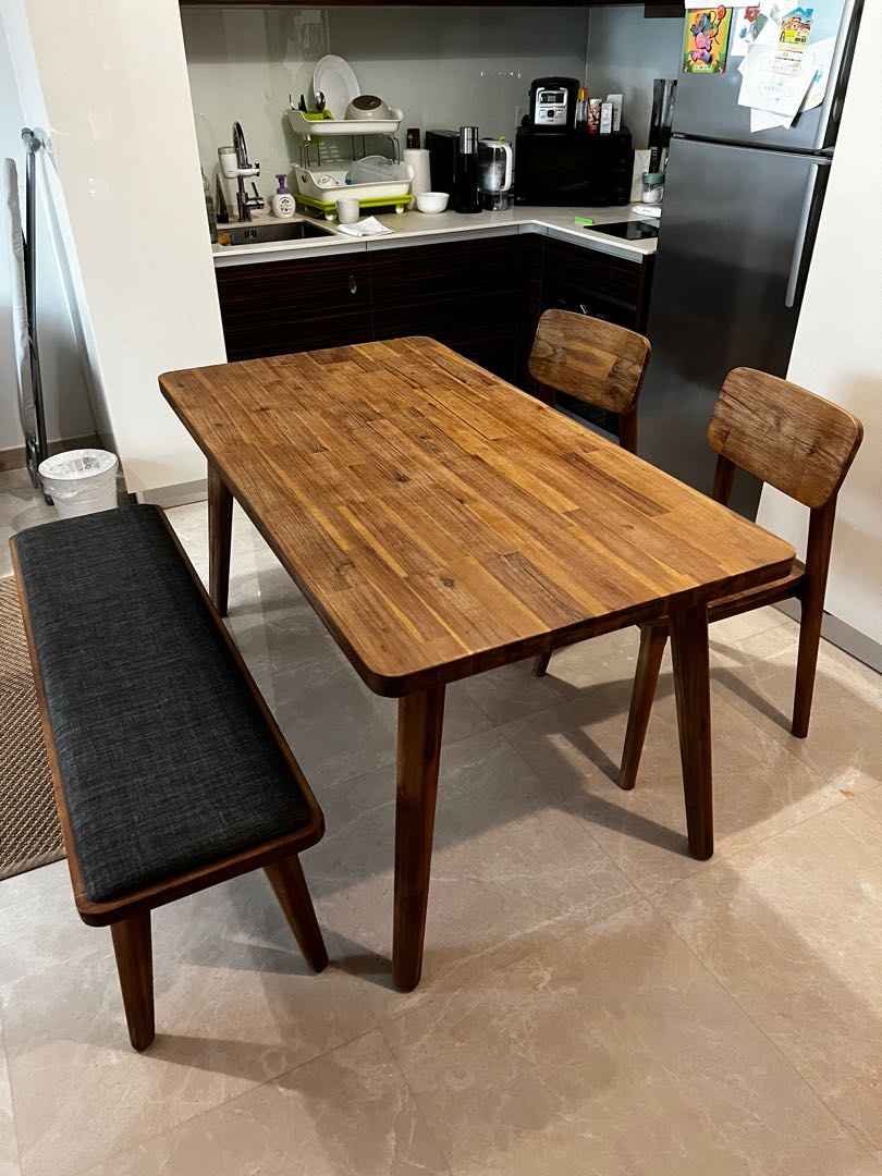 Seb dining table shop castlery