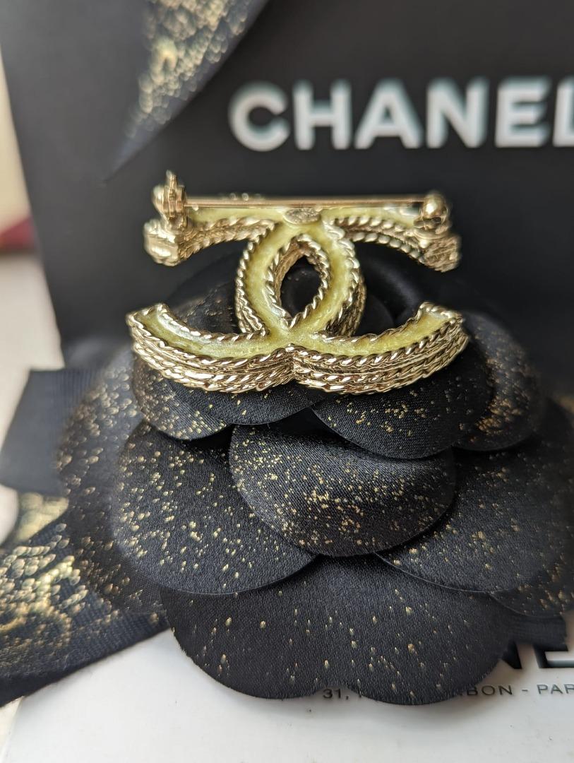 Chanel CC B14V Black Enamel Ruffled Logo Crystal GHW Brooch, Women's  Fashion, Jewelry & Organisers, Brooches on Carousell