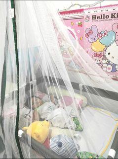 Crib with net, changing diaper and organizer