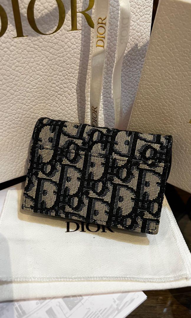 Dior saddle flap card holder (Category: Luxury Bags & Wallets) located in Cavite. Submitted by rraaa32 (Listing ID 1175921060, Image 3). Description: Super clean Super pristine Complete inclusion Purchased : solaire dior.