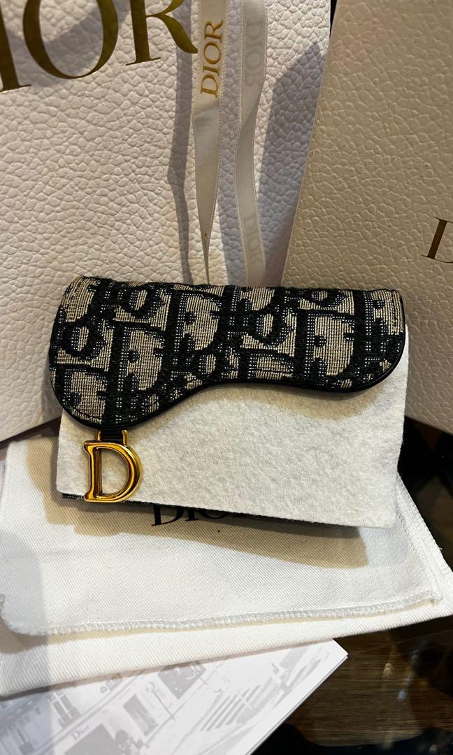 Dior saddle flap card holder (Category: Luxury Bags & Wallets) located in Cavite. Submitted by rraaa32 (Listing ID 1175921060, Image 2). Description: Super clean Super pristine Complete inclusion Purchased : solaire dior.