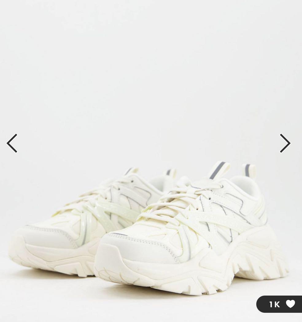 Chunky white fila best sale trainers