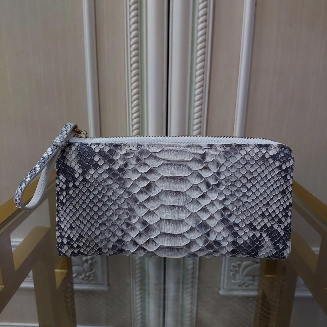 Genuine snake skin long wallet (Category: Luxury Bags & Wallets) located in Binangonan. Submitted by makoleksyon (Listing ID 1175595791, Image 1). Description: brand new condition no flaws bought in Japan.