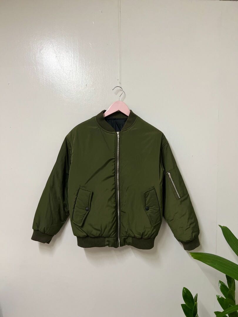 Green Puffer Bomber Jacket, Women's Fashion, Coats, Jackets and Outerwear on Carousell