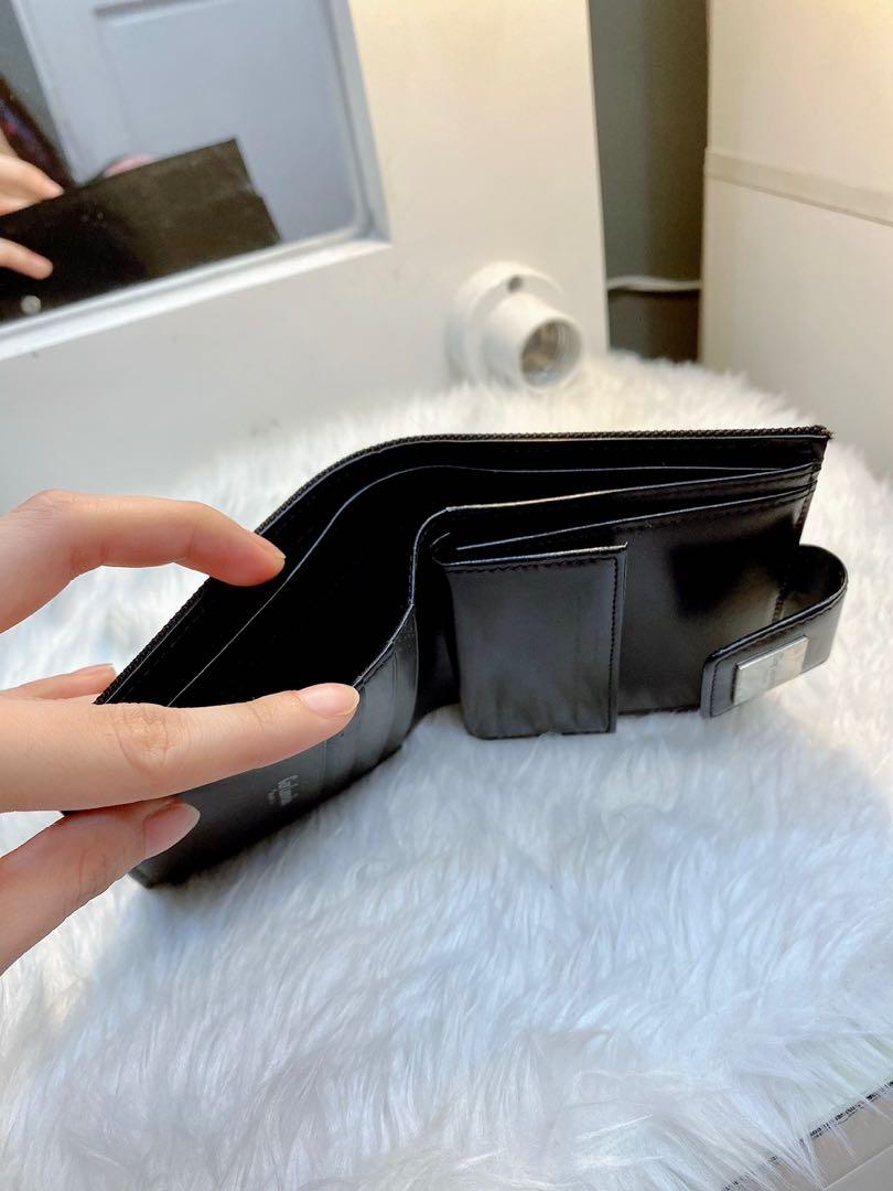 Guy Laroche wallet (Category: Luxury Bags & Wallets) located in Cainta. Submitted by moonchild1215 (Listing ID 1175892805, Image 3). Description: .