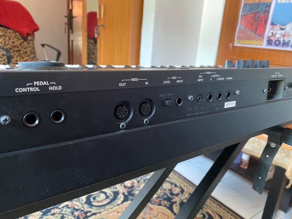 Keyboard Roland Juno DS88, Musik & Media, Alat di Carousell