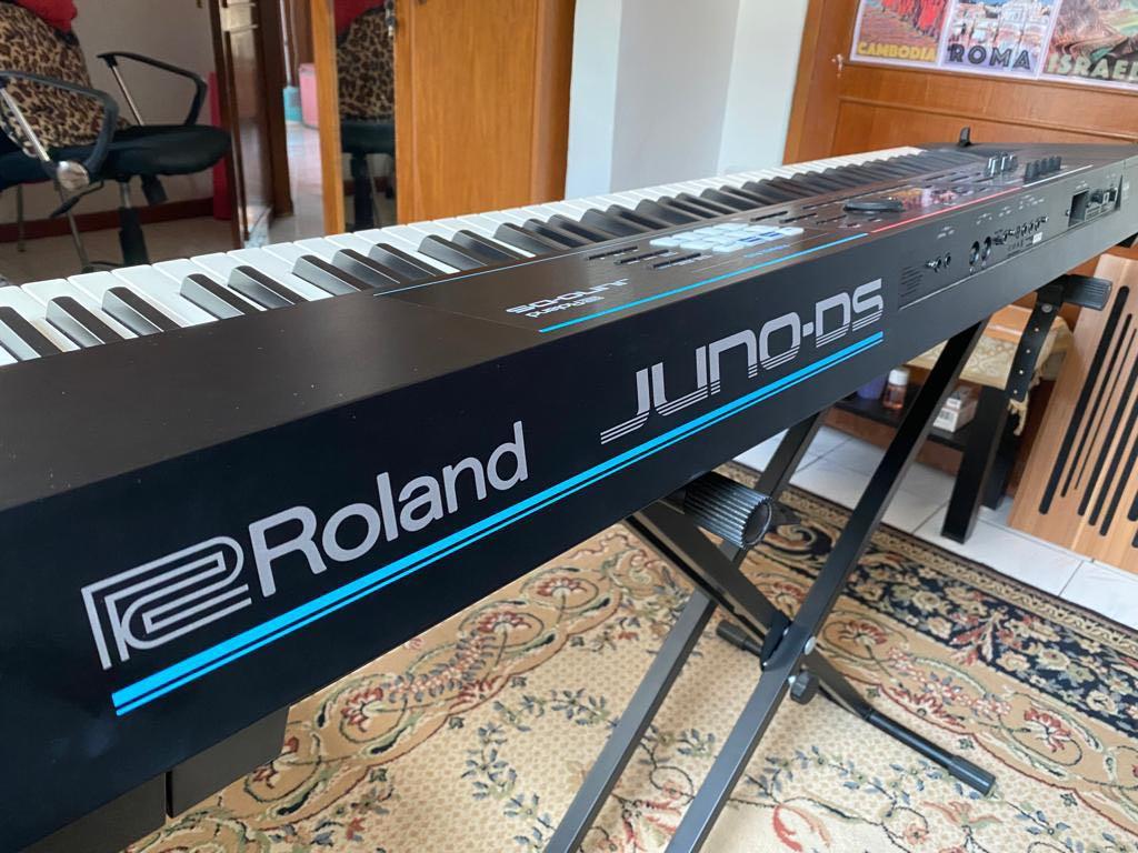 Keyboard Roland Juno DS88, Musik & Media, Alat di Carousell