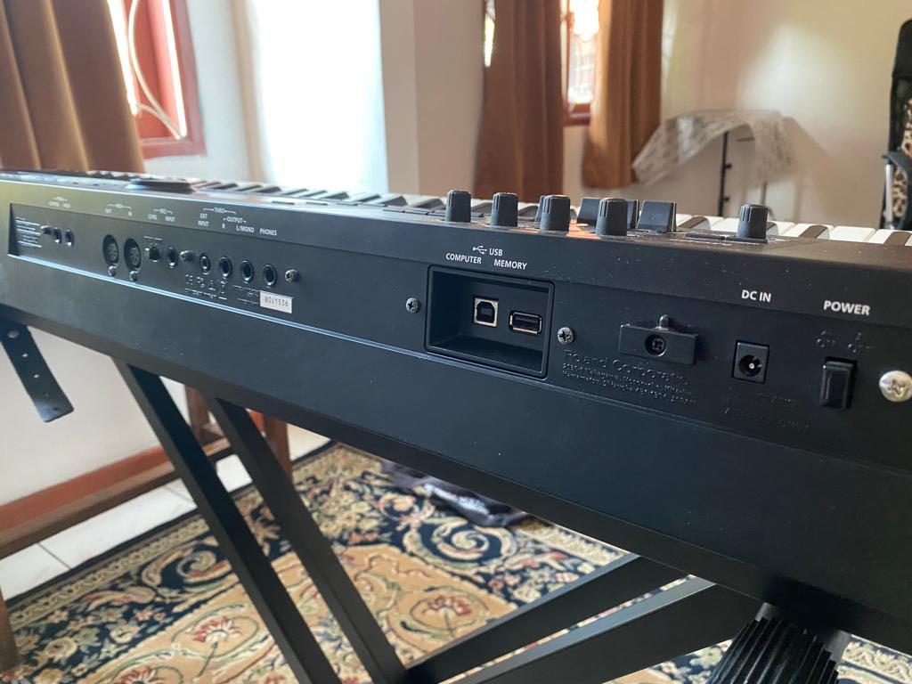 Keyboard Roland Juno DS88, Musik & Media, Alat di Carousell