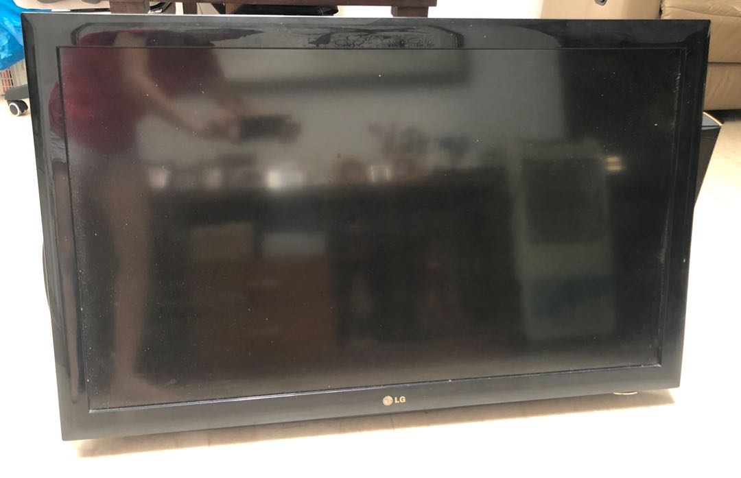 LG 42 inch 42LD450 monitor / tv, TV & Home Appliances, TV