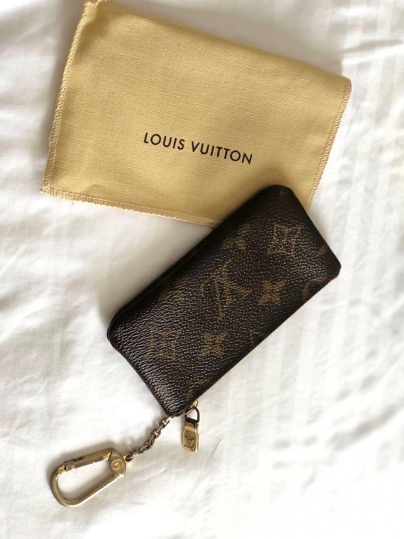 Louis Vuitton Key Cles (Category: Luxury Bags & Wallets) located in San Fernando. Submitted by AuthenticFindsbylei (Listing ID 1175870813, Image 1). Description: Louis Vuitton Key Cles Good condition, dirt inside code: 0990ET made in France. Authentic Only with dustbag.