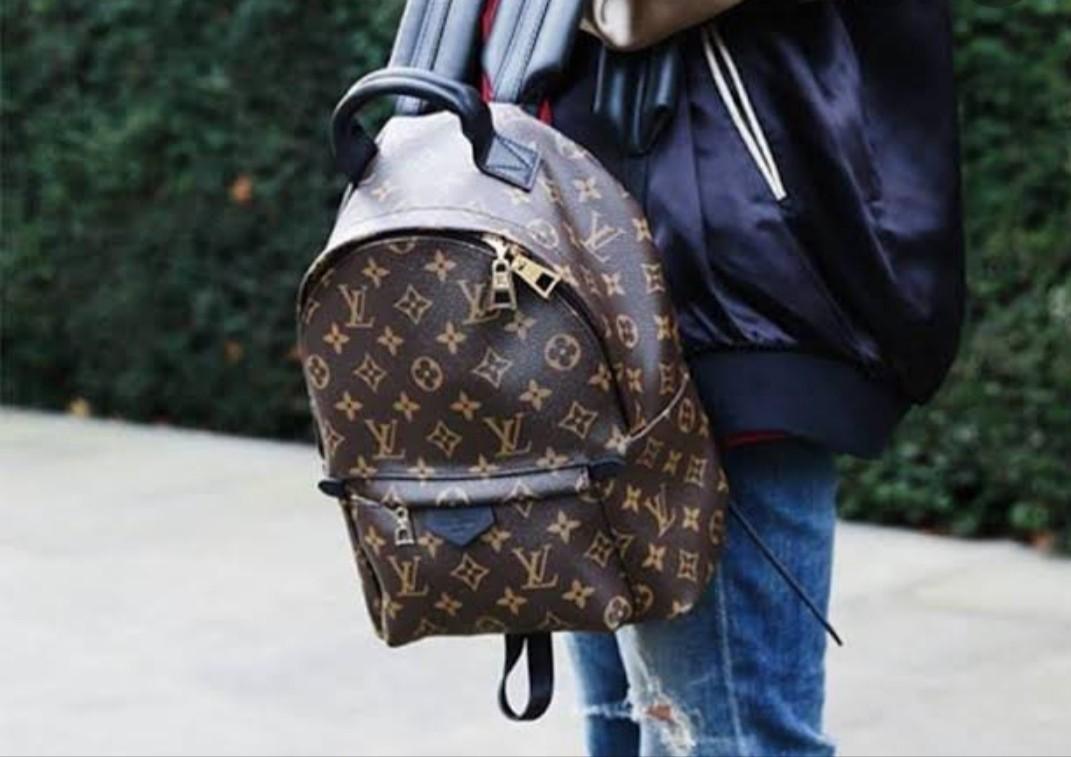 L❤️UIS VUITTON The Palm Springs PM Backpack (Category: Backpacks) located in Bulacan. Submitted by planetbeauty.ph (Listing ID 1175906132, Image 3). Description: The Palm Springs PM backpack gives a fresh twist to a utilitarian staple, transforming it into an on-trend city bag. A must-have accessory for sporty urban nomads, this roomy model is fashioned from iconic Monogram canvas with soft leather trim and gold-tone hardware. The quilted straps 